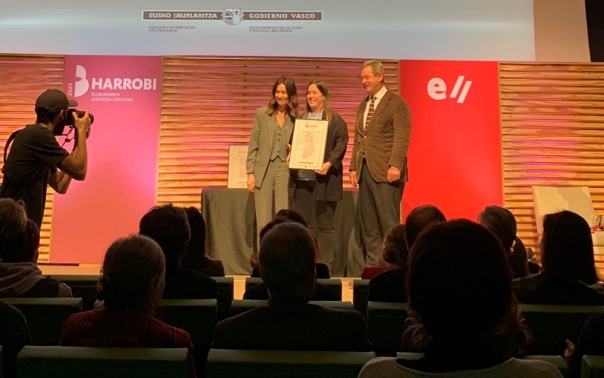 Eusko Jaurlaritzak Harrobi diploma eman dio ASFEDEBIri euskararen kudeaketaren arloan